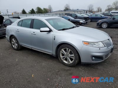 Czwarte zdjęcie samochodu z boku: 2010 LINCOLN MKS VIN:1LNHL9DR2AG609568 - miniatura