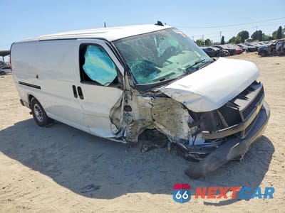 Czwarte zdjęcie samochodu z boku: 2018 CHEVROLET EXPRESS G2500 VIN:1GCWGAFP6J1336909 - miniatura