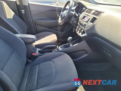 Piąte zdjęcie samochodu w środku: 2013 KIA RIO LX VIN:KNADM4A35D6238481 - miniatura