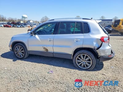 Drugie zdjęcie samochodu z przodu: 2015 VOLKSWAGEN TIGUAN S VIN:WVGBV7AX8FW585393 - miniatura