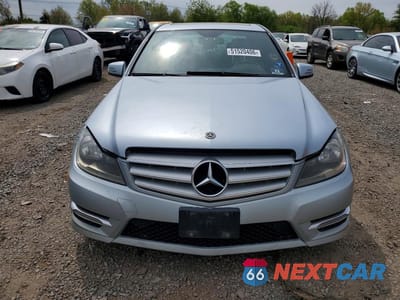 Piąte zdjęcie samochodu w środku: 2013 MERCEDES-BENZ C 300 4MATIC VIN:WDDGF8AB4DG058109 - miniatura
