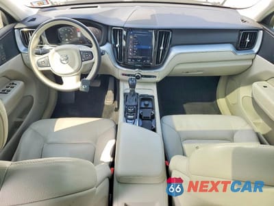 Zdjęcie 8 z 13 samochodu: 2018 VOLVO XC60 T5 MOMENTUM VIN:YV4102RK3J1065096 - miniatura