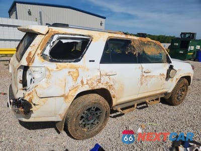 Trzecie zdjęcie samochodu z tyłu: 2023 TOYOTA 4RUNNER SR5 VIN:JTEEU5JR2P5294823 - miniatura