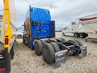 Trzecie zdjęcie samochodu z tyłu: 2022 FREIGHTLINER CASCADIA 126