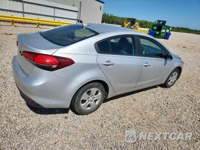 Trzecie zdjęcie samochodu z tyłu: 2017 KIA FORTE LX VIN:3KPFL4A79HE134884 - miniatura