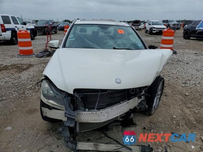 Piąte zdjęcie samochodu w środku: 2012 MERCEDES-BENZ C 250 VIN:WDDGF4HB5CA626545 - miniatura
