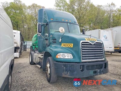 2015 MACK 600 CXU600 1M1AW01X9FM007433 - główne zdjęcie licytacji z USA - miniatura