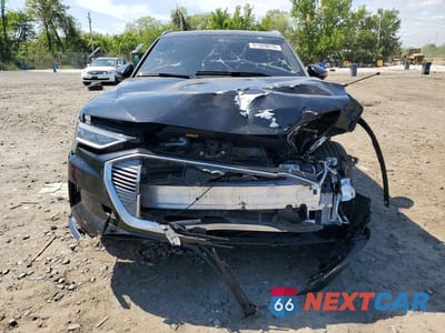 Piąte zdjęcie samochodu w środku: 2021 AUDI E-TRON PREMIUM VIN:WA1AAAGEXMB020642 - miniatura