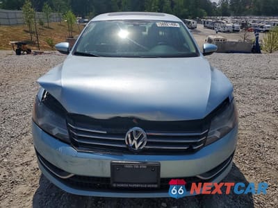 Piąte zdjęcie samochodu w środku: 2012 VOLKSWAGEN PASSAT SE VIN:1VWBP7A30CC059815 - miniatura