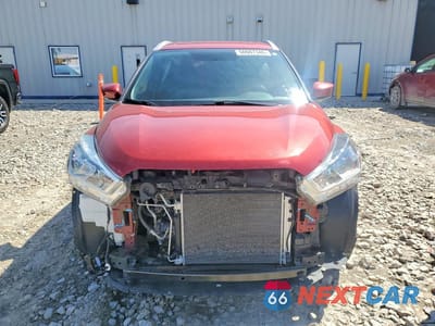 Piąte zdjęcie samochodu w środku: 2019 NISSAN KICKS SV VIN:3N1CP5CU4KL519517 - miniatura