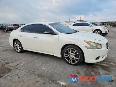 Czwarte zdjęcie samochodu z boku: 2013 NISSAN MAXIMA 3.5 S VIN:1N4AA5AP2DC823873 - miniatura