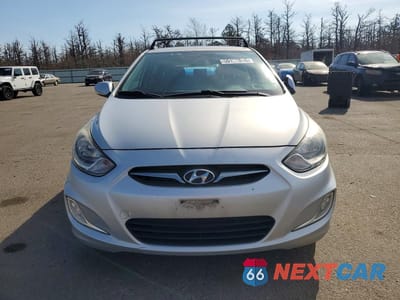 Piąte zdjęcie samochodu w środku: 2013 HYUNDAI ACCENT SE VIN:KMHCU5AE7DU105153 - miniatura