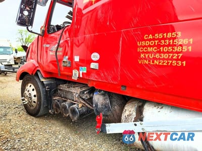 Zdjęcie 10 z 10 samochodu: 2020 VOLVO VNL SEMI TRUCK VIN:4V4NC9EH8LN227531 - miniatura
