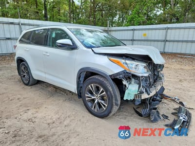 Czwarte zdjęcie samochodu z boku: 2016 TOYOTA HIGHLANDER XLE VIN:5TDKKRFH8GS145556 - miniatura