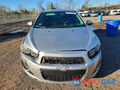 Piąte zdjęcie samochodu w środku: 2015 CHEVROLET SONIC LT VIN:1G1JC5SH2F4149029 - miniatura