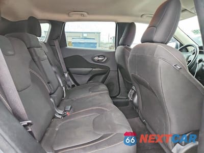 Zdjęcie 11 z 13 samochodu: 2016 JEEP CHEROKEE LATITUDE VIN:1C4PJMCS1GW198658 - miniatura