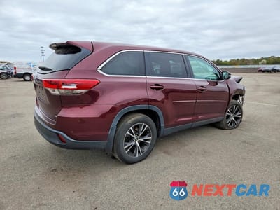 Trzecie zdjęcie samochodu z tyłu: 2019 TOYOTA HIGHLANDER LE VIN:5TDBZRFH8KS953264 - miniatura