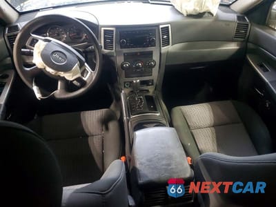 Zdjęcie 8 z 12 samochodu: 2009 JEEP GRAND CHEROKEE LAREDO VIN:1J8GR48K09C556704 - miniatura