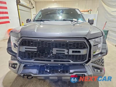 Piąte zdjęcie samochodu w środku: 2017 FORD F150 RAPTOR VIN:1FTFW1RG4HFB46781 - miniatura