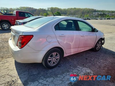 Trzecie zdjęcie samochodu z tyłu: 2014 CHEVROLET SONIC LT VIN:1G1JC5SH1E4204780 - miniatura