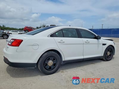 Trzecie zdjęcie samochodu z tyłu: 2018 FORD TAURUS POLICE INTERCEPTOR VIN:1FAHP2MK7JG110046 - miniatura