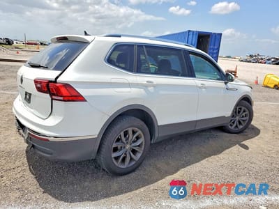 Trzecie zdjęcie samochodu z tyłu: 2023 VOLKSWAGEN TIGUAN SE VIN:3VV3B7AXXPM057472 - miniatura