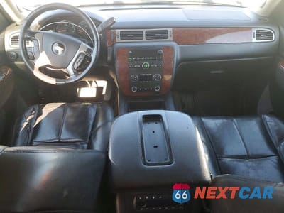 Zdjęcie 8 z 13 samochodu: 2013 CHEVROLET SUBURBAN K1500 LT VIN:1GNSKJE78DR374816 - miniatura