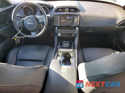 Zdjęcie 8 z 12 samochodu: 2017 JAGUAR XE PREMIUM VIN:SAJAD4BG5HA967110 - miniatura