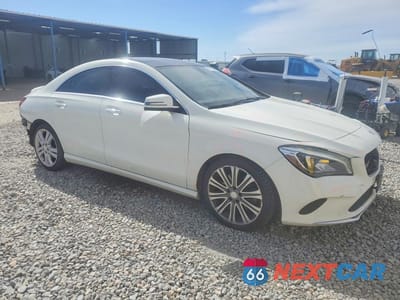 Czwarte zdjęcie samochodu z boku: 2018 MERCEDES-BENZ CLA 250 4MATIC VIN:WDDSJ4GB3JN510325 - miniatura