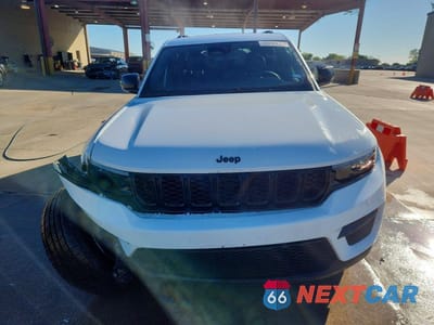 Piąte zdjęcie samochodu w środku: 2024 JEEP GRAND CHEROKEE LAREDO VIN:1C4RJHAG9RC124553 - miniatura
