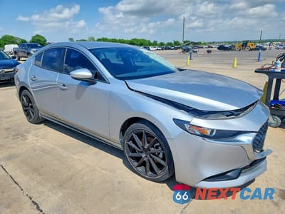 Czwarte zdjęcie samochodu z boku: 2019 MAZDA 3 PREFERRED VIN:3MZBPADLXKM113028 - miniatura