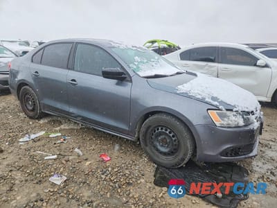 Czwarte zdjęcie samochodu z boku: 2014 VOLKSWAGEN JETTA BASE VIN:3VW2K7AJ4EM250474 - miniatura