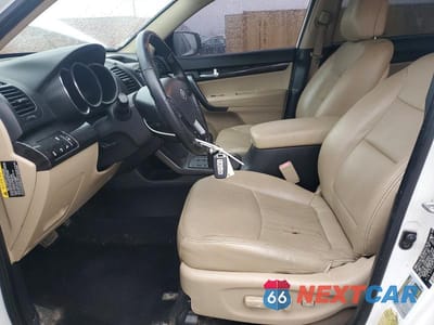 Zdjęcie 7 z 13 samochodu: 2013 KIA SORENTO EX VIN:5XYKUDA26DG411052 - miniatura