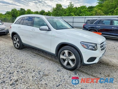 Czwarte zdjęcie samochodu z boku: 2019 MERCEDES-BENZ GLC 300 4MATIC VIN:WDC0G4KB1KV193079 - miniatura