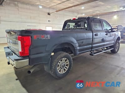 Trzecie zdjęcie samochodu z tyłu: 2019 FORD F350 SUPER DUTY VIN:1FT8W3B63KEE42278 - miniatura