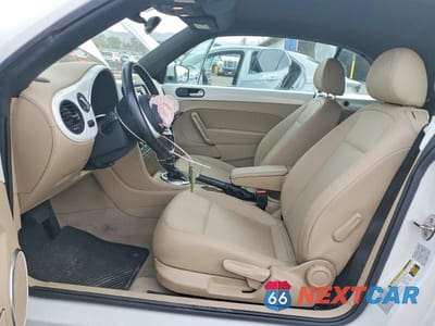 Zdjęcie 7 z 12 samochodu: 2016 VOLKSWAGEN BEETLE S VIN:3VW517AT4GM803564 - miniatura