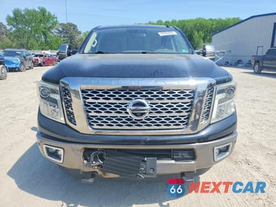 Piąte zdjęcie samochodu w środku: 2016 NISSAN TITAN XD PLATINUM RESERVE VIN:1N6BA1F49GN507575 - miniatura