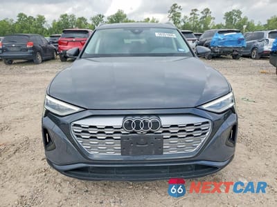 Piąte zdjęcie samochodu w środku: 2024 AUDI Q8 E-TRON PREMIUM VIN:WA14AAGE9RB061140 - miniatura