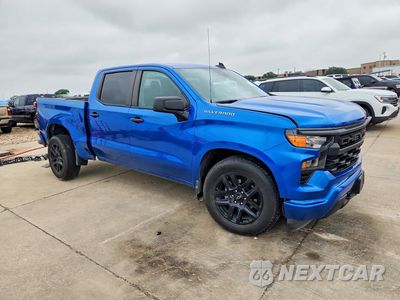 Czwarte zdjęcie samochodu z boku: 2022 CHEVROLET SILVERADO C1500 CUSTOM VIN:1GCPABEK4NZ616305 - miniatura