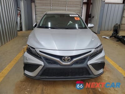Piąte zdjęcie samochodu w środku: 2021 TOYOTA CAMRY LE VIN:4T1G11AK5MU598355 - miniatura
