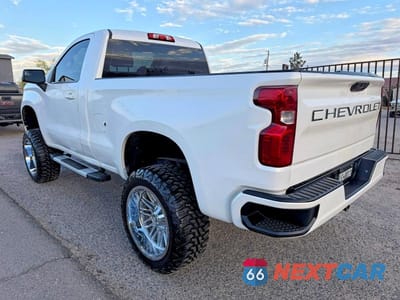 Trzecie zdjęcie samochodu z tyłu: 2022 CHEVROLET SILVERADO C1500 VIN:3GCNAAED9NG577634 - miniatura