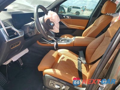 Zdjęcie 7 z 13 samochodu: 2025 BMW X7 XDRIVE40I VIN:5UX23EM04S9Y67938 - miniatura