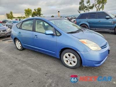 Czwarte zdjęcie samochodu z boku: 2004 TOYOTA PRIUS BASE VIN:JTDKB20U940036969 - miniatura