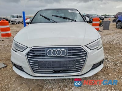 Piąte zdjęcie samochodu w środku: 2018 AUDI A3 E-TRON PREMIUM VIN:WAUUPBFF2JA154853 - miniatura