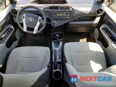 Zdjęcie 8 z 12 samochodu: 2012 TOYOTA PRIUS C ONE VIN:JTDKDTB30C1515780 - miniatura