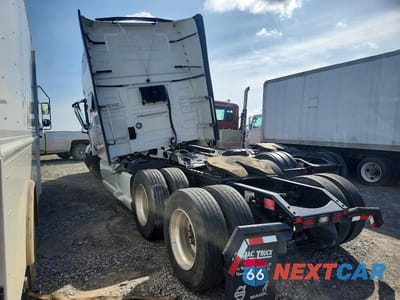 Trzecie zdjęcie samochodu z tyłu: 2024 VOLVO VNL SEMI TRUCK VIN:4V4NC9EH9RN658050 - miniatura