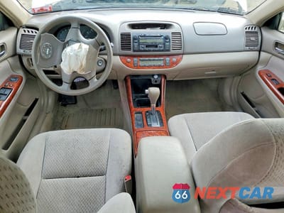 Zdjęcie 8 z 12 samochodu: 2004 TOYOTA CAMRY XLE VIN:4T1BE30K64U347291 - miniatura