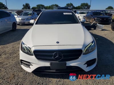 Piąte zdjęcie samochodu w środku: 2017 MERCEDES-BENZ E 300 VIN:WDDZF4JB6HA045226 - miniatura