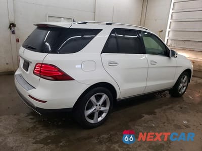 Trzecie zdjęcie samochodu z tyłu: 2016 MERCEDES-BENZ GLE 350 VIN:4JGDA5JB1GA696539 - miniatura