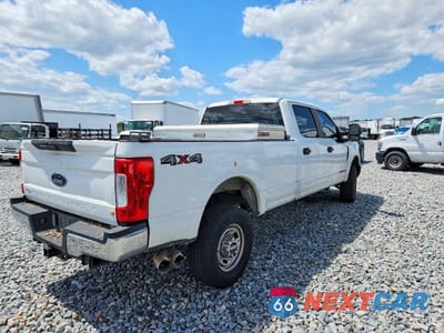 Czwarte zdjęcie samochodu z boku: 2018 FORD F250 SUPER DUTY VIN:1FT7W2BT5JEB94934 - miniatura